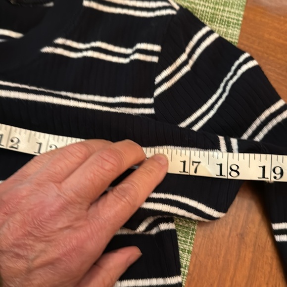 Brandy Melville, Bundle, Long sleeve T-shirts.
1-Navy & White, 1- Grey & 1-Black - Picture 10 of 13